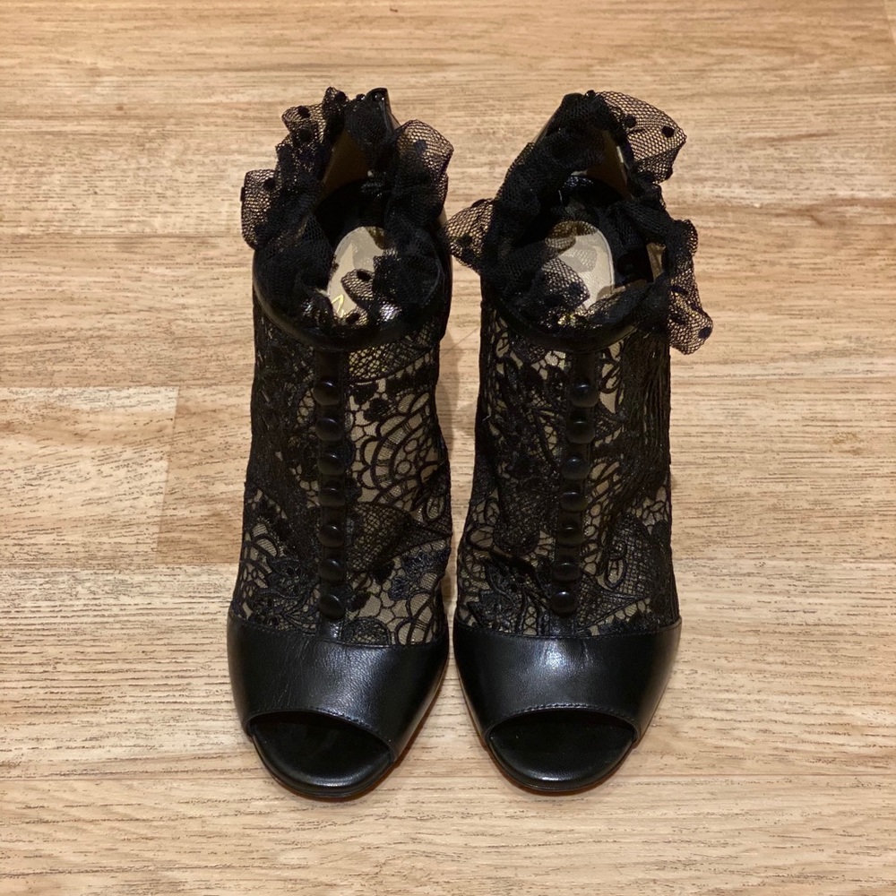 Louboutin shoes size 7!!